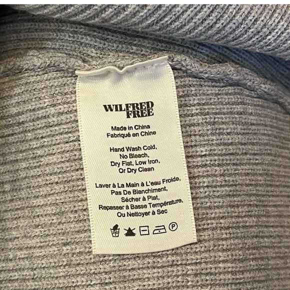 🩶 𝐖𝐈𝐋𝐅𝐑𝐄𝐃 𝐅𝐑𝐄𝐄 𝐀𝐑𝐈𝐓𝐙𝐈𝐀 Heather Grey Ribbed Knit Mini Skirt - Picture 4 of 5